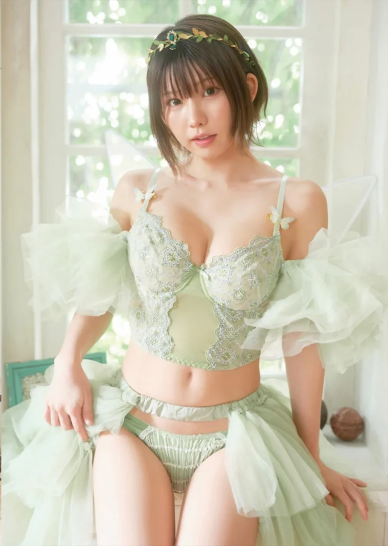 えなこ デジタル写真集 PLAYER表紙2