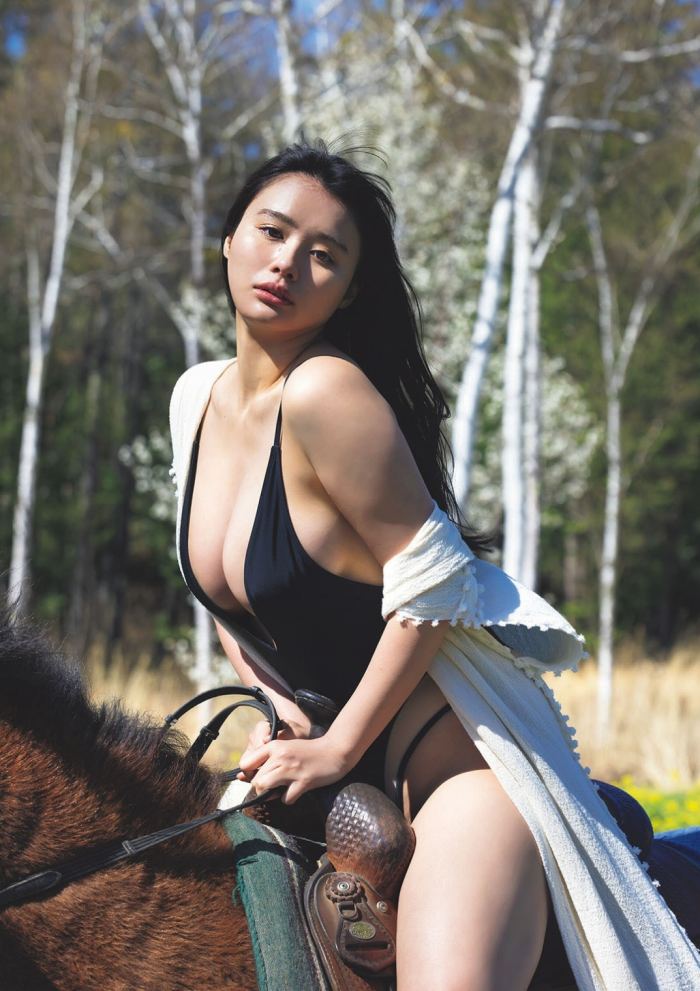 豊島心桜 ワクワクさせてよ写真集表紙2