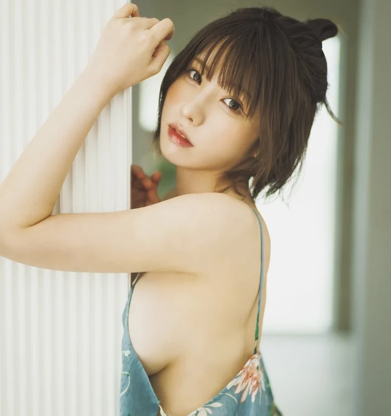 えなこ ヤングガンガンデジタル限定写真集「恋の周波数」表紙1