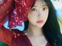 【デジタル限定豪華版30ページ増】堀未央奈写真集 深紅の余韻表紙